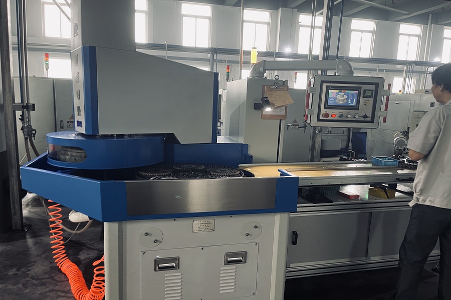 FTM uudet laitteet: kaksipuolinen hiomakone